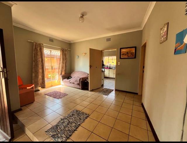6 BEDROOM HOUSE FOR SALE IN FARRARMERE